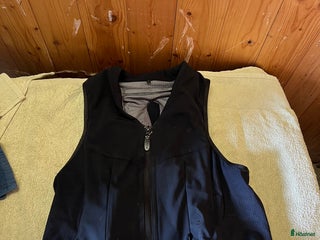 Säkerhetsvästar ryttarutrustning till salu: Freejump airbag väst säljes i Hörby - Annons 21