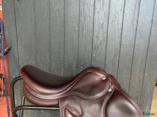 Sadlar hästutrustning till salu: Erreplus sadel i nyskick! i Stockholm - Annons 2
