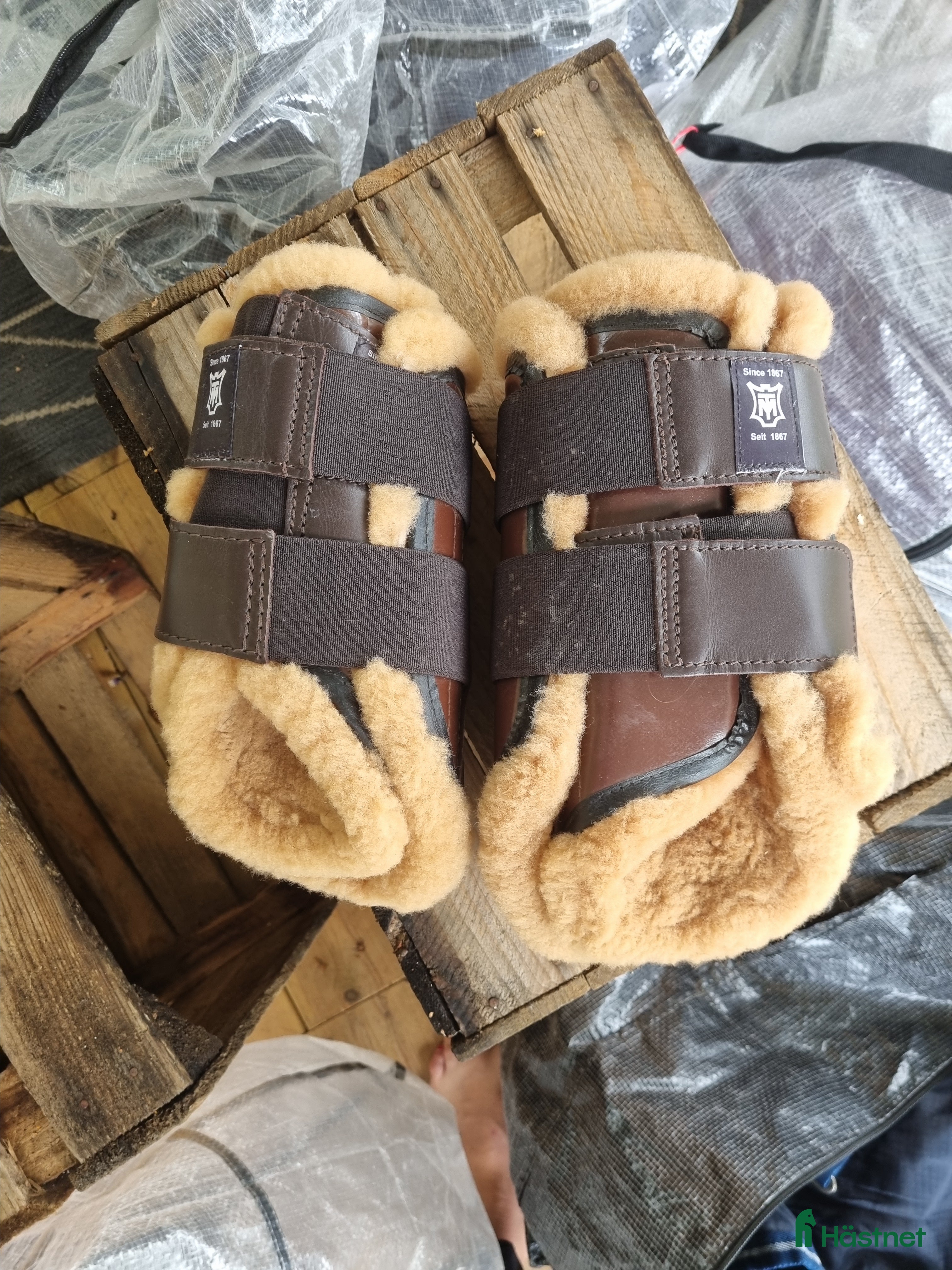 Benskydd hästutrustning till salu: Mattes Dressyr skydd brun/lack/matt med fårskinn i Trångsund - Annons 11