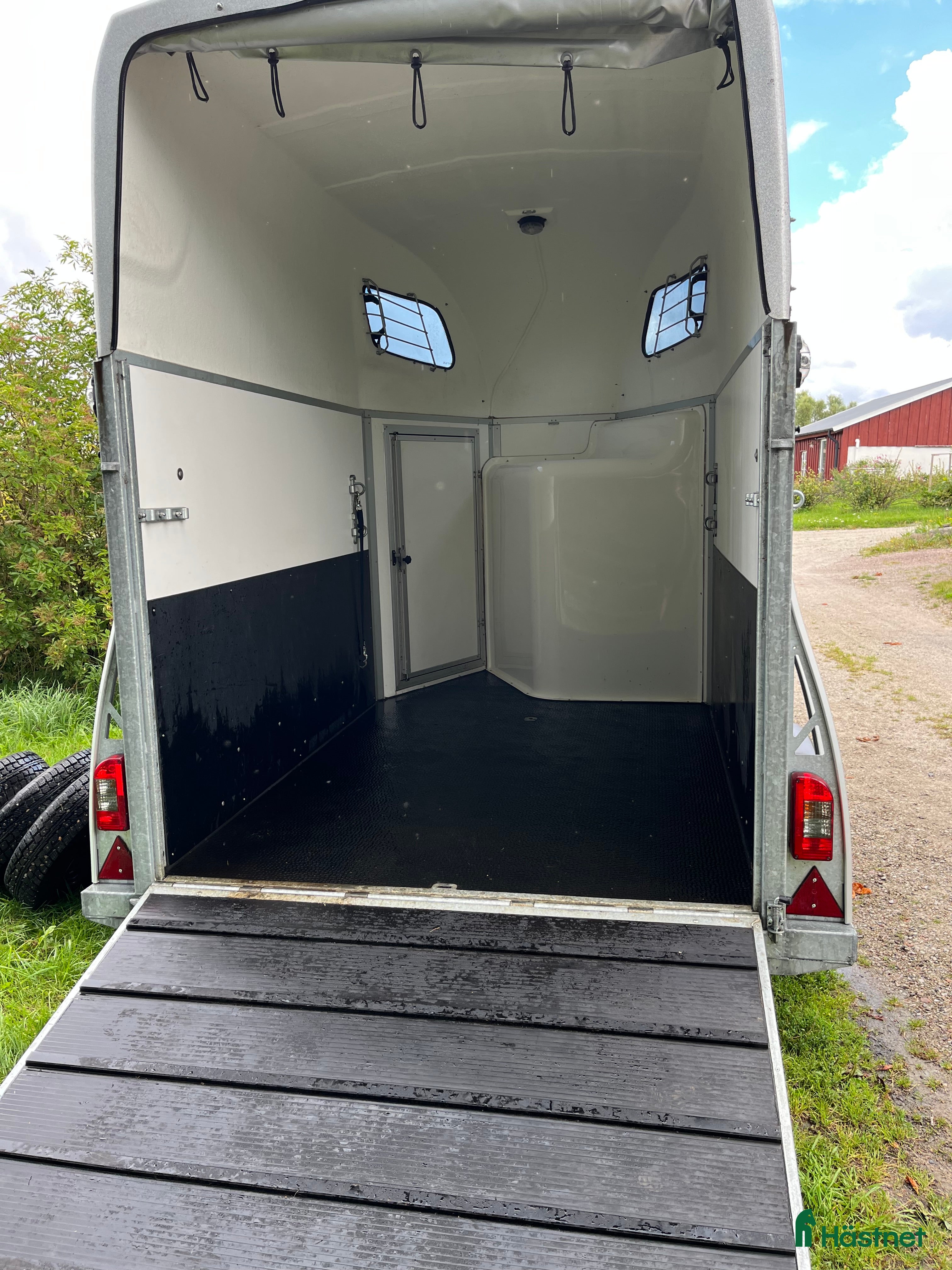 Hästtransporter  fordon &amp; transport till salu: Hästsläpp från Sirius i Staffanstorp - Annons 8