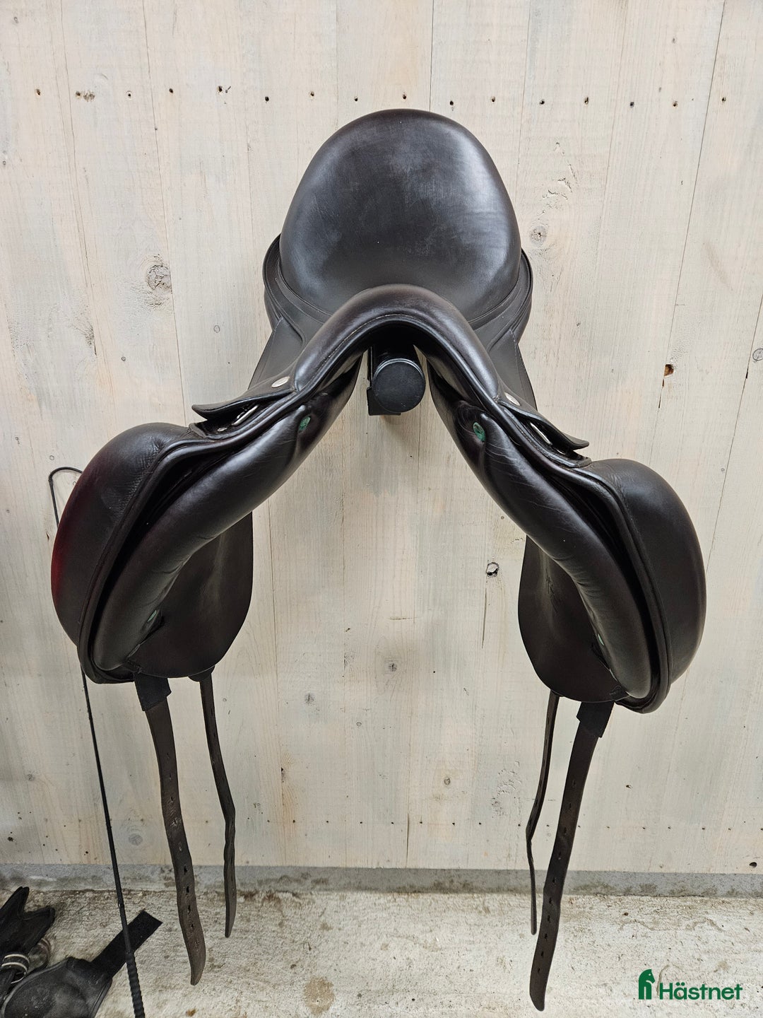 Sadlar hästutrustning till salu: Mörkbrun underbar sadel i Kåge - Annons 3