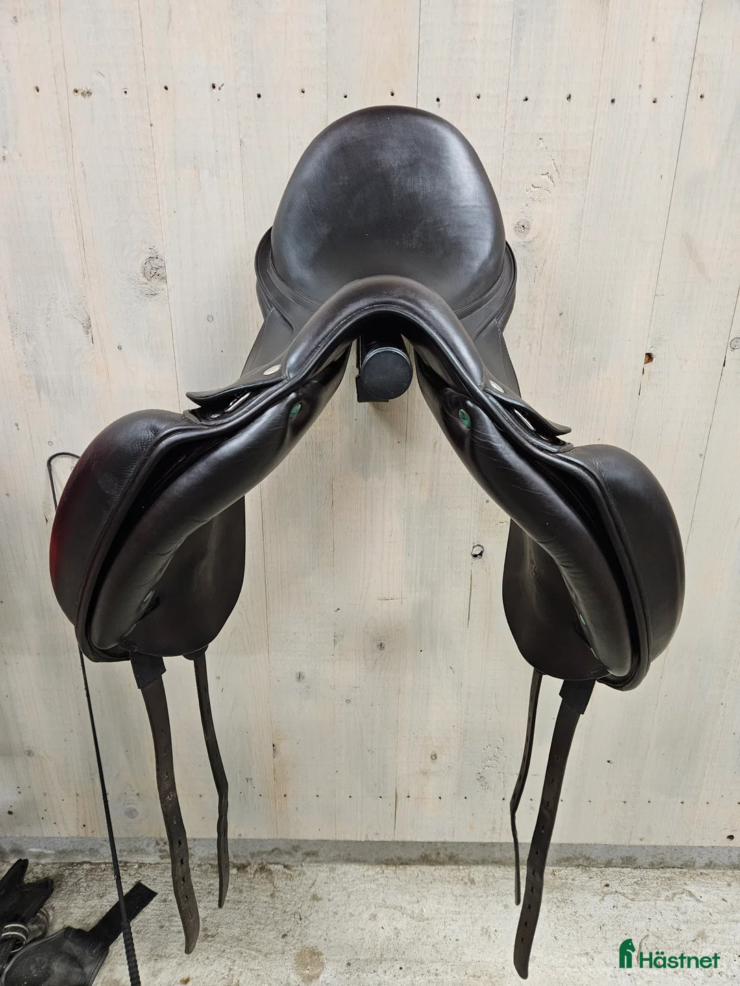 Sadlar hästutrustning till salu: Mörkbrun underbar sadel i Kåge - Annons 3