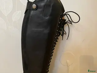 Ridstövlar ryttarutrustning till salu: HKM ridstövlar stl 42, högt skaft i Umeå - Annons 1