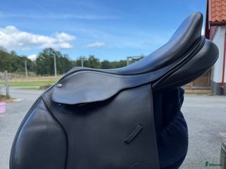 Sadlar hästutrustning till salu: Bates Caprilli Cair i Sankt OLOF - Annons 1