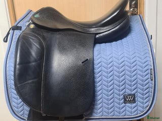 Sadlar hästutrustning till salu: Prestige Hippos Dressage i Hamneda - Annons 1