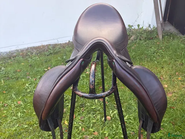 Sadlar hästutrustning till salu: Equipe Olympia 18” - Annons 2