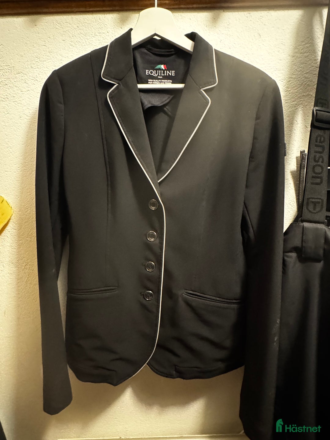 Jackor & Kavajer ryttarutrustning till salu: Equiline kavaj i Kimstad - Annons 1