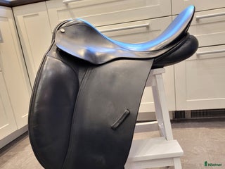 Sadlar hästutrustning till salu: County dressyr 17,5/M i Lysekil - Annons 17