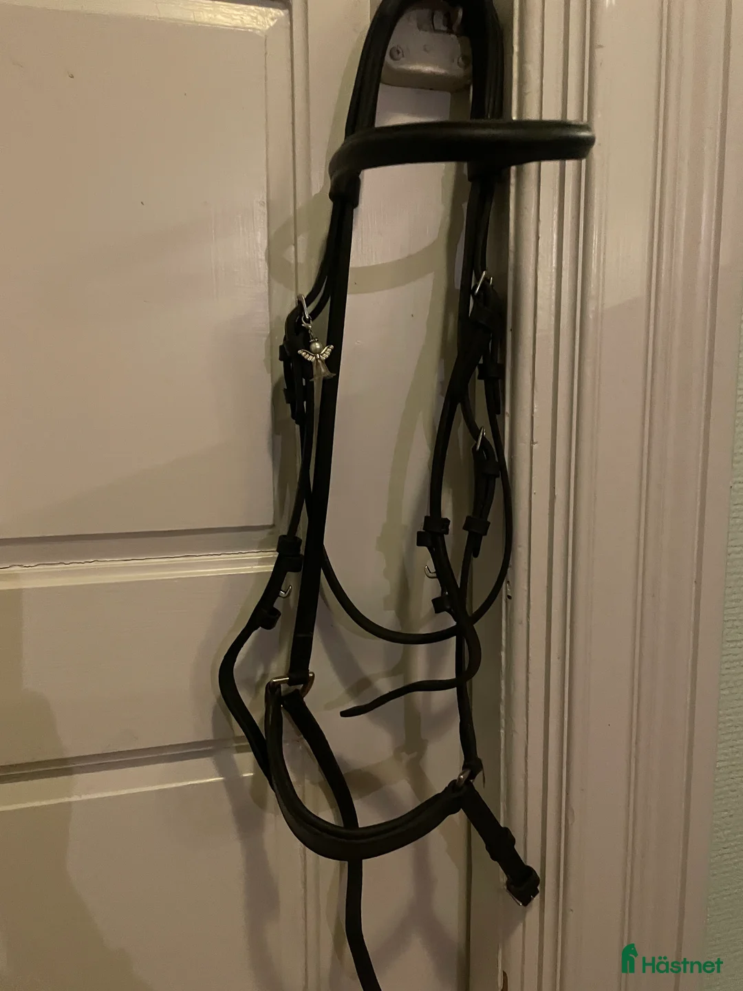 Träns hästutrustning till salu: Svart träns med remont nosgrimma - Annons 1