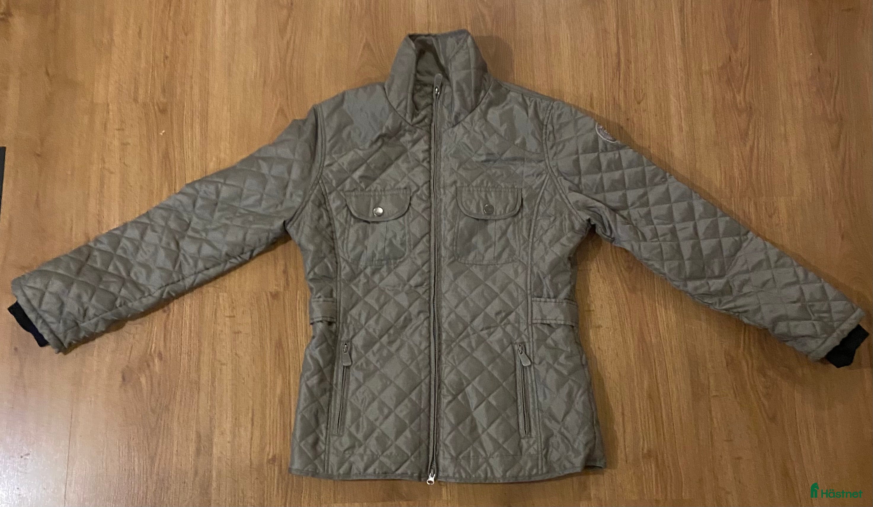 Jackor & Kavajer ryttarutrustning till salu: Grön ridjacka i Örsundsbro - Annons 8