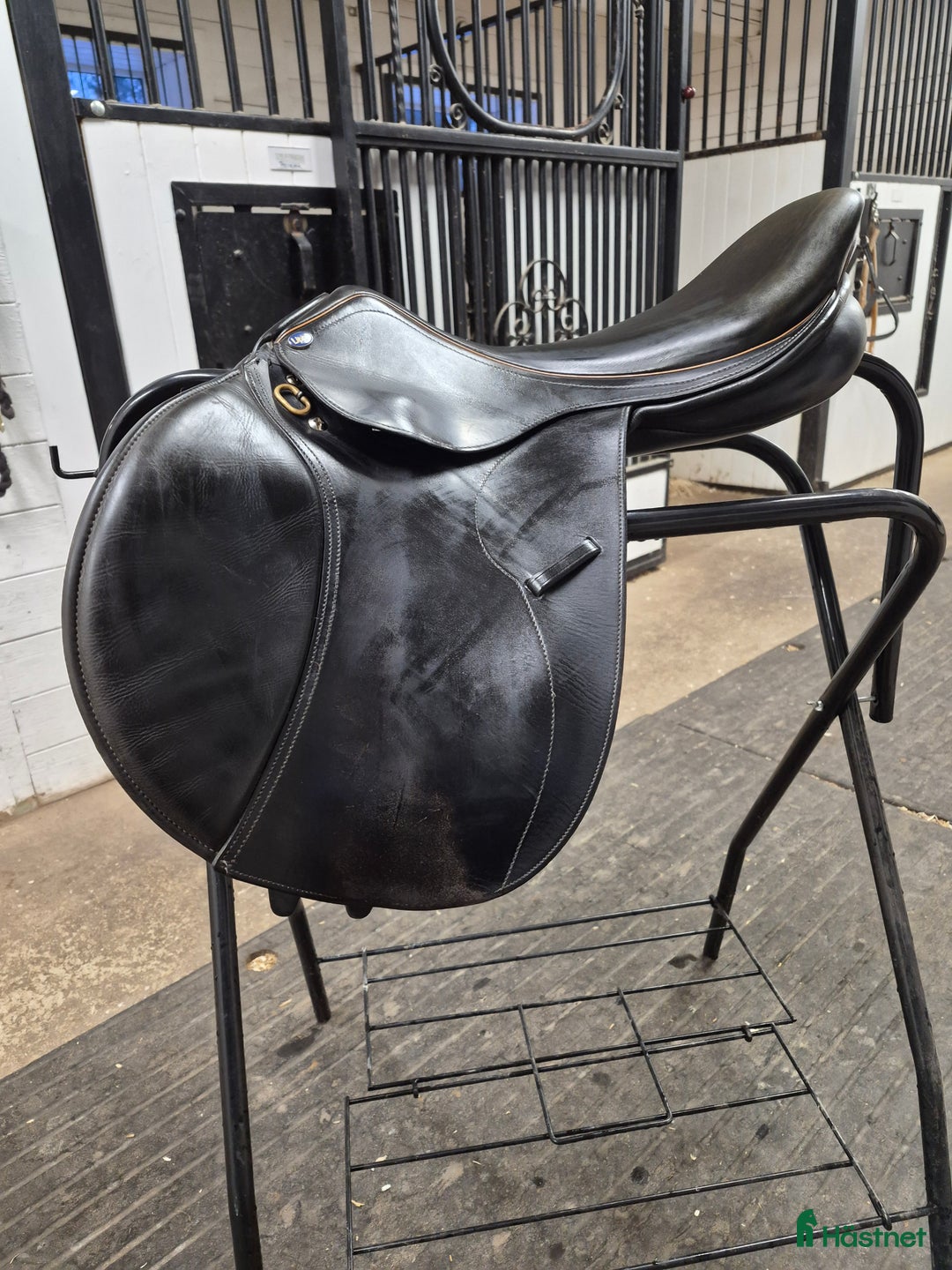 Sadlar hästutrustning till salu: Svart Lippo Fazzino  i Sundsvall - Annons 1