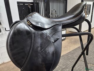 Sadlar hästutrustning till salu: Svart Lippo Fazzino i Sundsvall - Annons 1