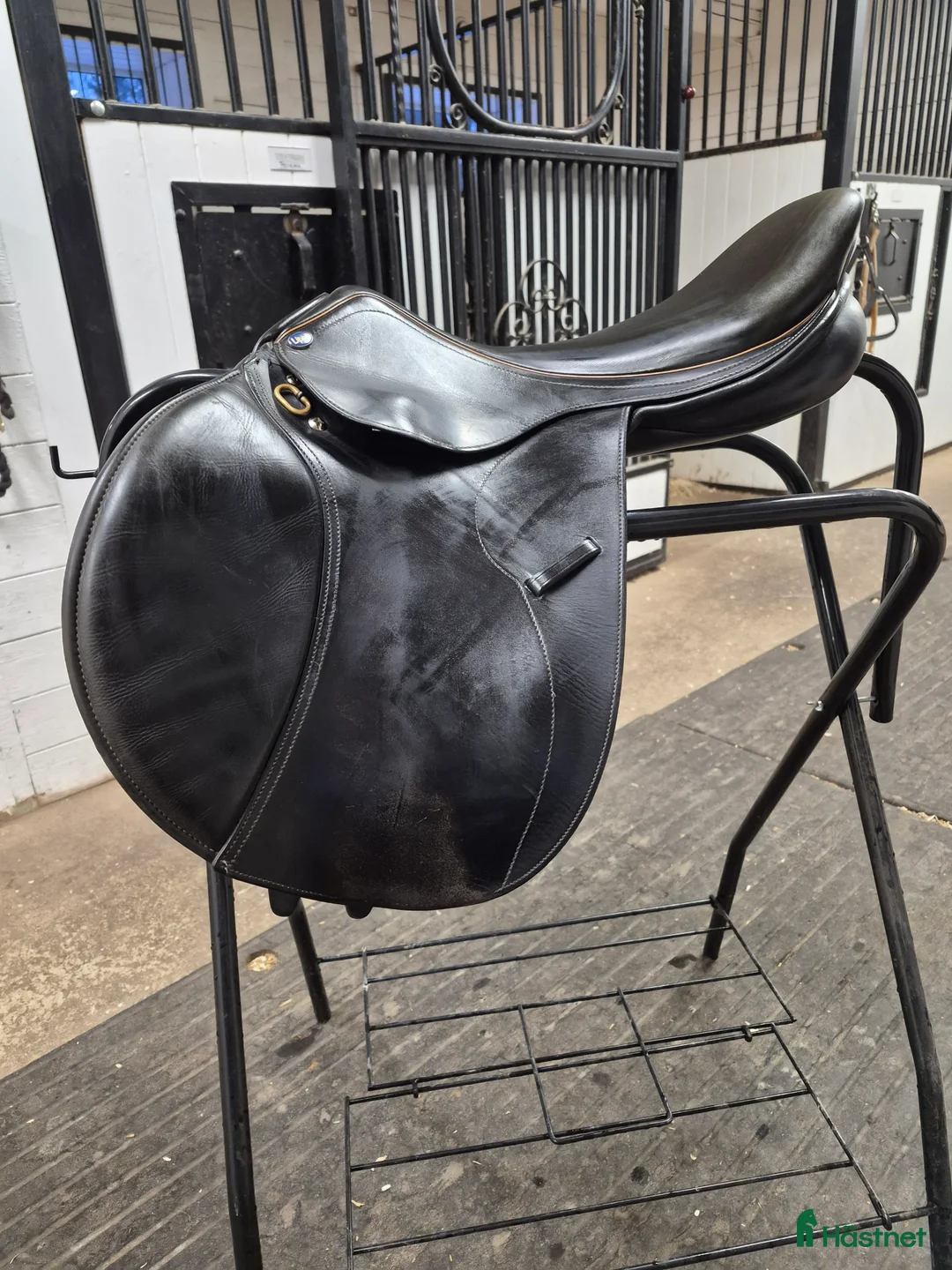 Sadlar hästutrustning till salu: Svart Lippo Fazzino  - Annons 1