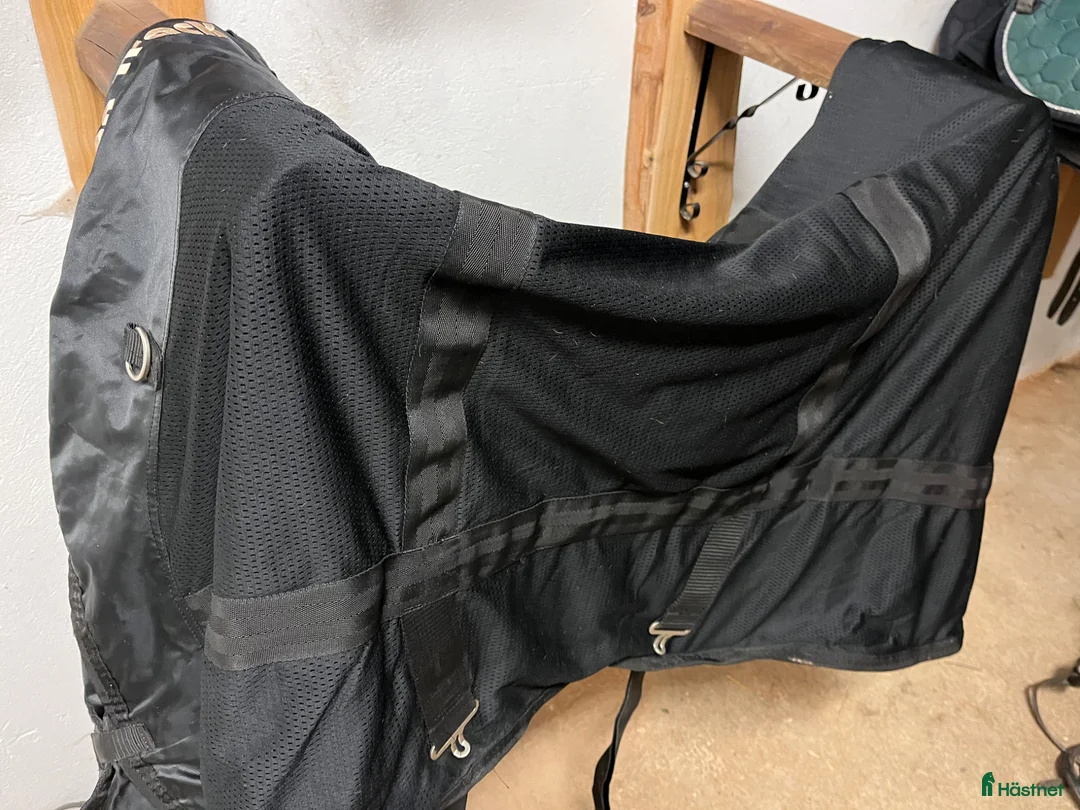 Täcken hästutrustning till salu: BoT nättäcke - Annons 1