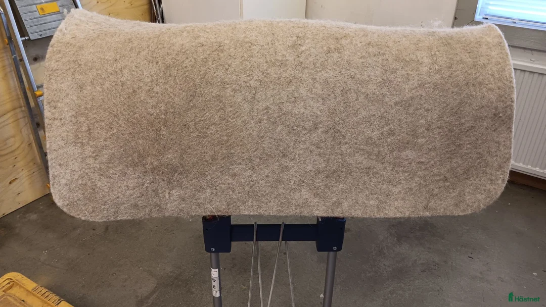 Schabrak & Vojlockar hästutrustning till salu: Western felt saddle pad - Annons 1