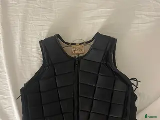 Säkerhetsvästar ryttarutrustning till salu: Super skön väst i Gävle - Annons 2