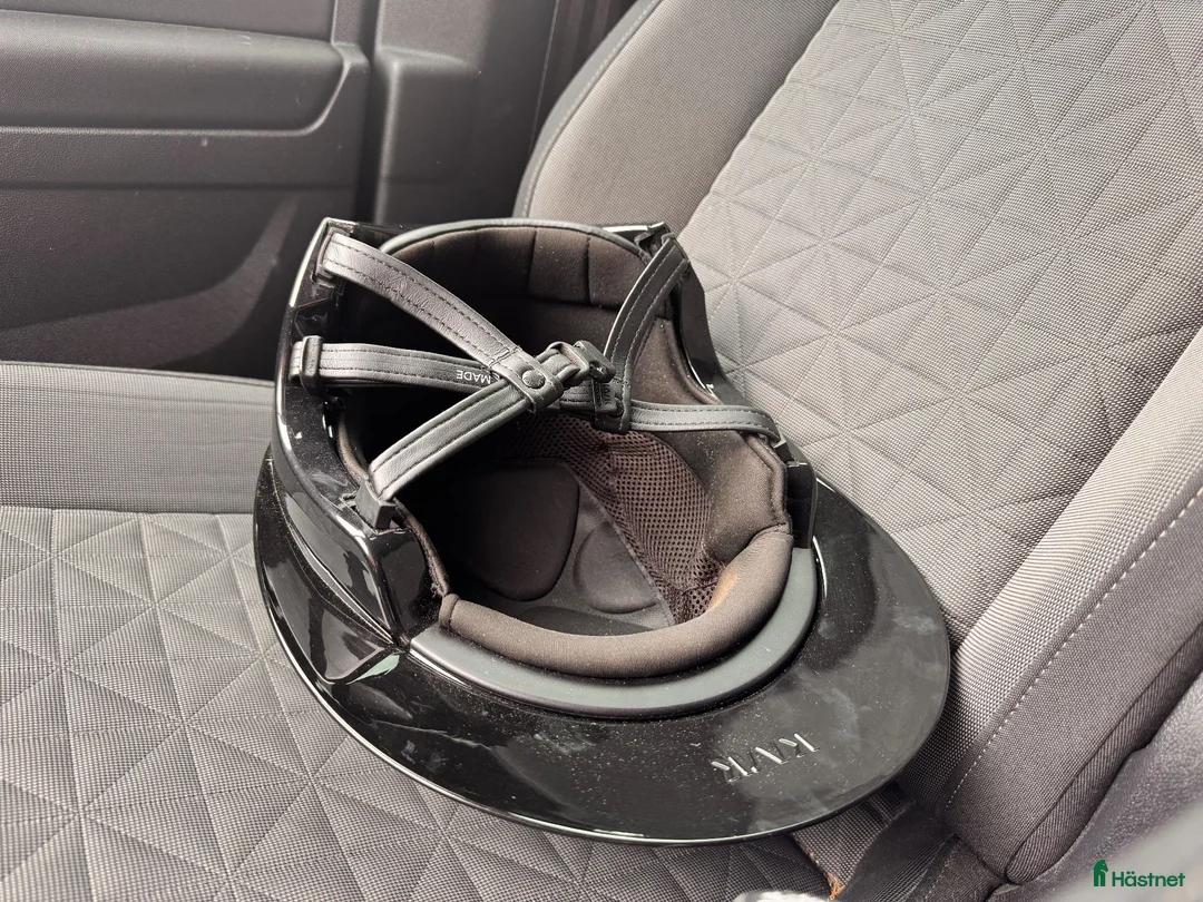 Hjälmar ryttarutrustning till salu: Kask kookie lady black shine - Storlek - 60 - Annons 3