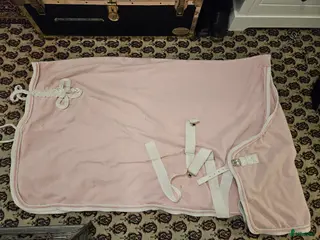 Täcken hästutrustning Babyrosa fleecetäcke 135 cm i Svärtinge - Annons 15