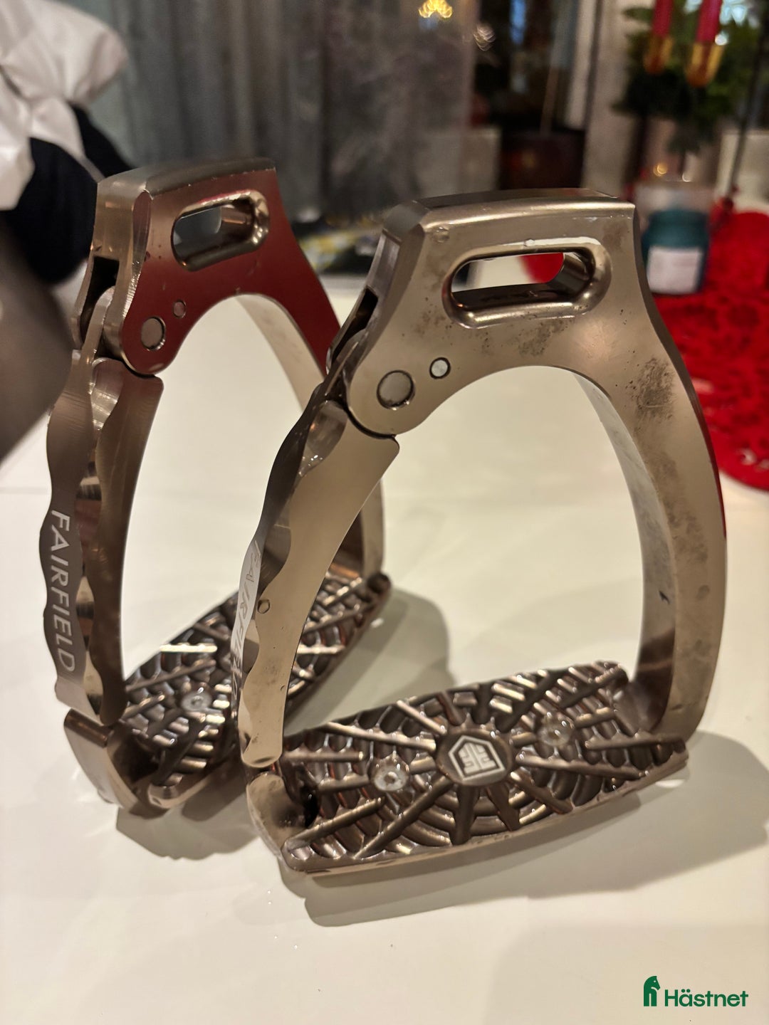 Stigbyglar hästutrustning till salu: Fairfield stigbyglar i Vännäs - Annons 2