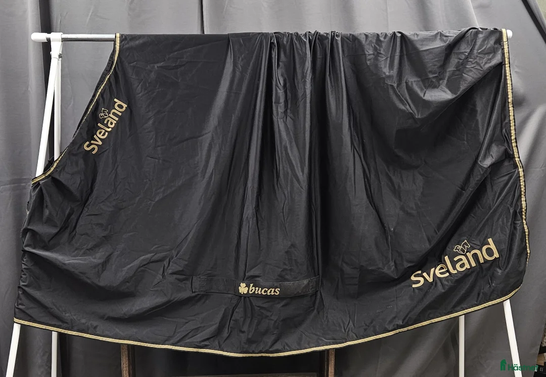 Täcken hästutrustning till salu: Svettäcke, 145 cm, Bucas i Gällivare - Annons 1