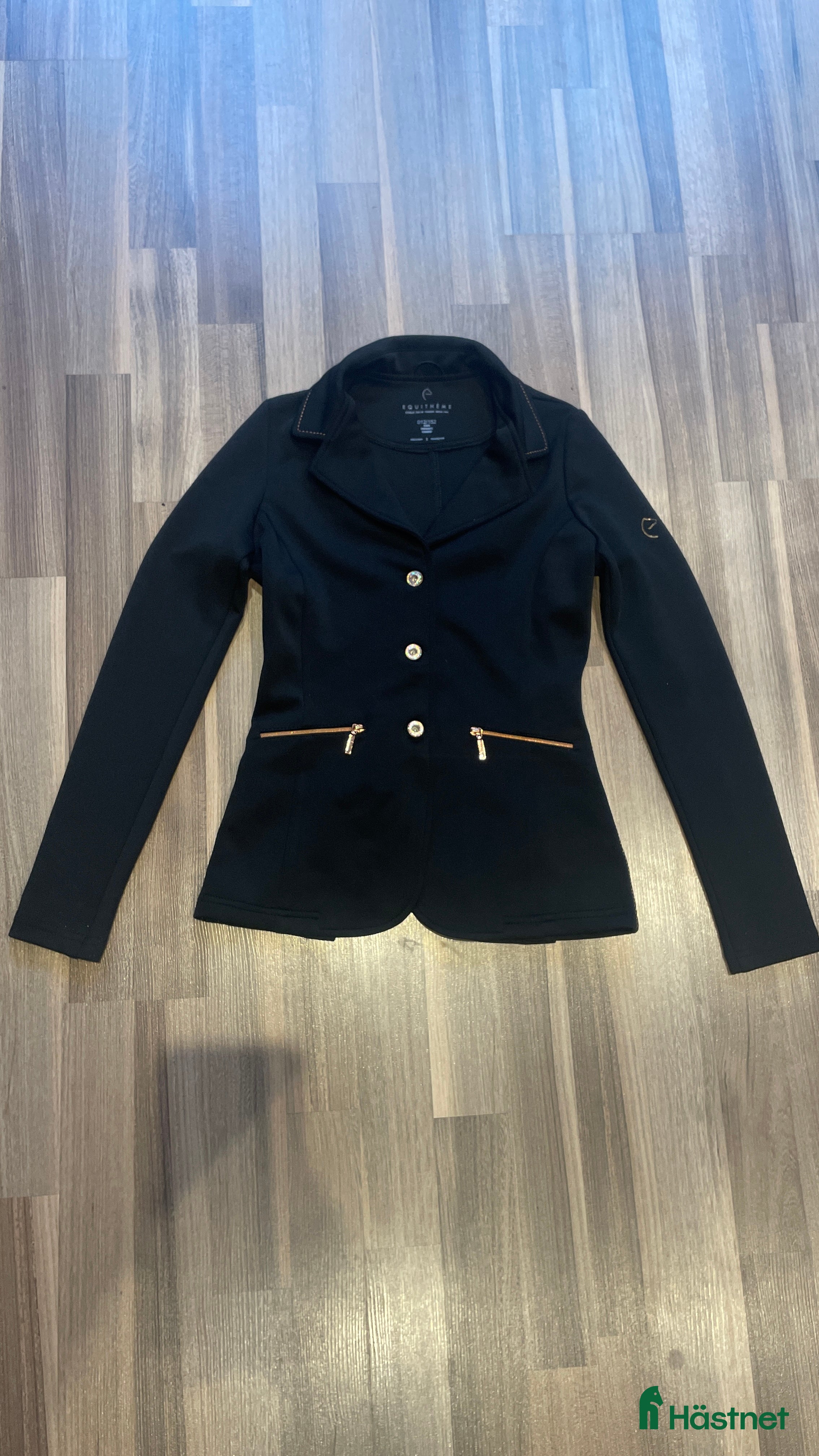 Jackor & Kavajer ryttarutrustning till salu: Fin svart kavaj i Huddinge - Annons 24