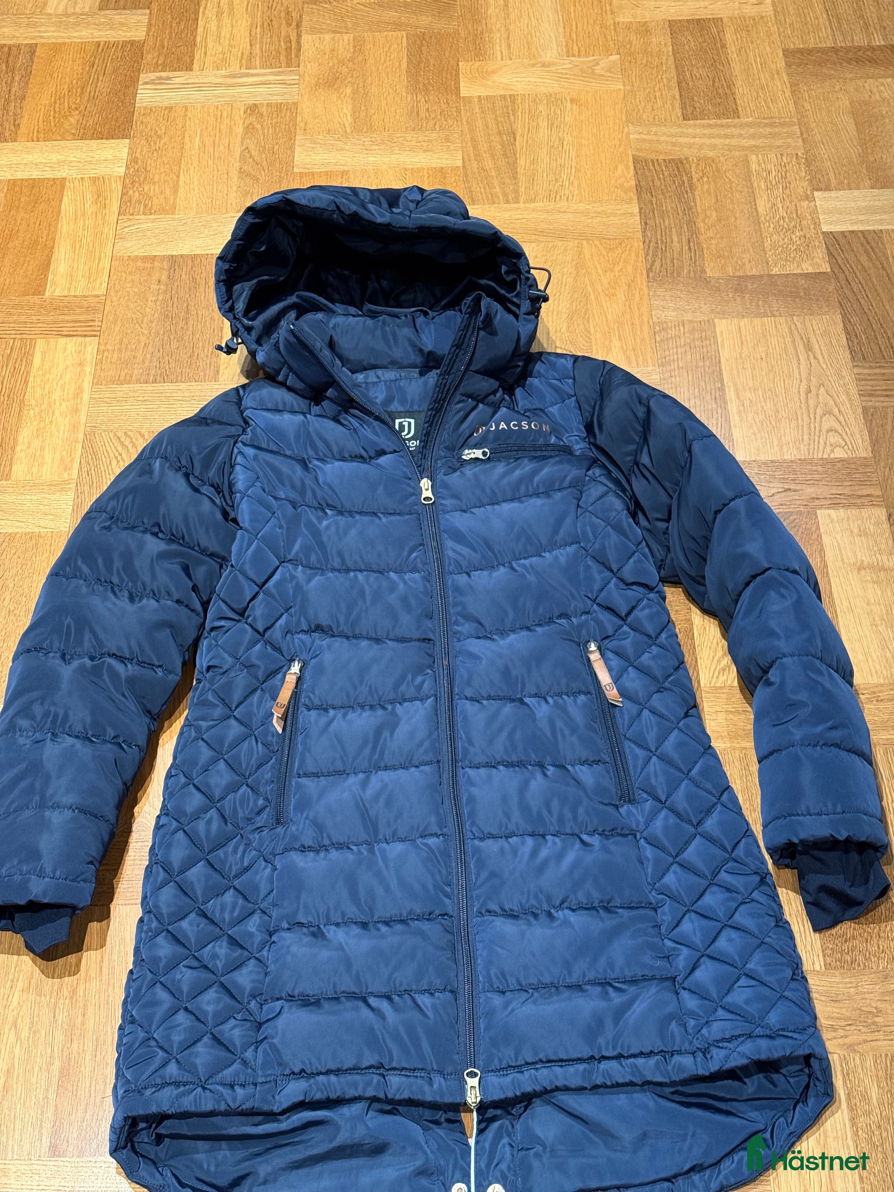 Jackor & Kavajer ryttarutrustning till salu: Varm ridkappa med lyxig känsla - Annons 1