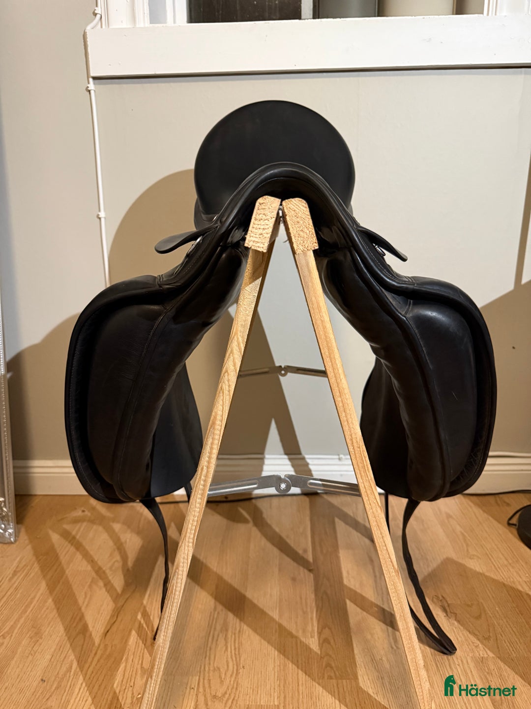 Sadlar hästutrustning till salu: Svart Dressyrsadel Prestige i Runhällen - Annons 3