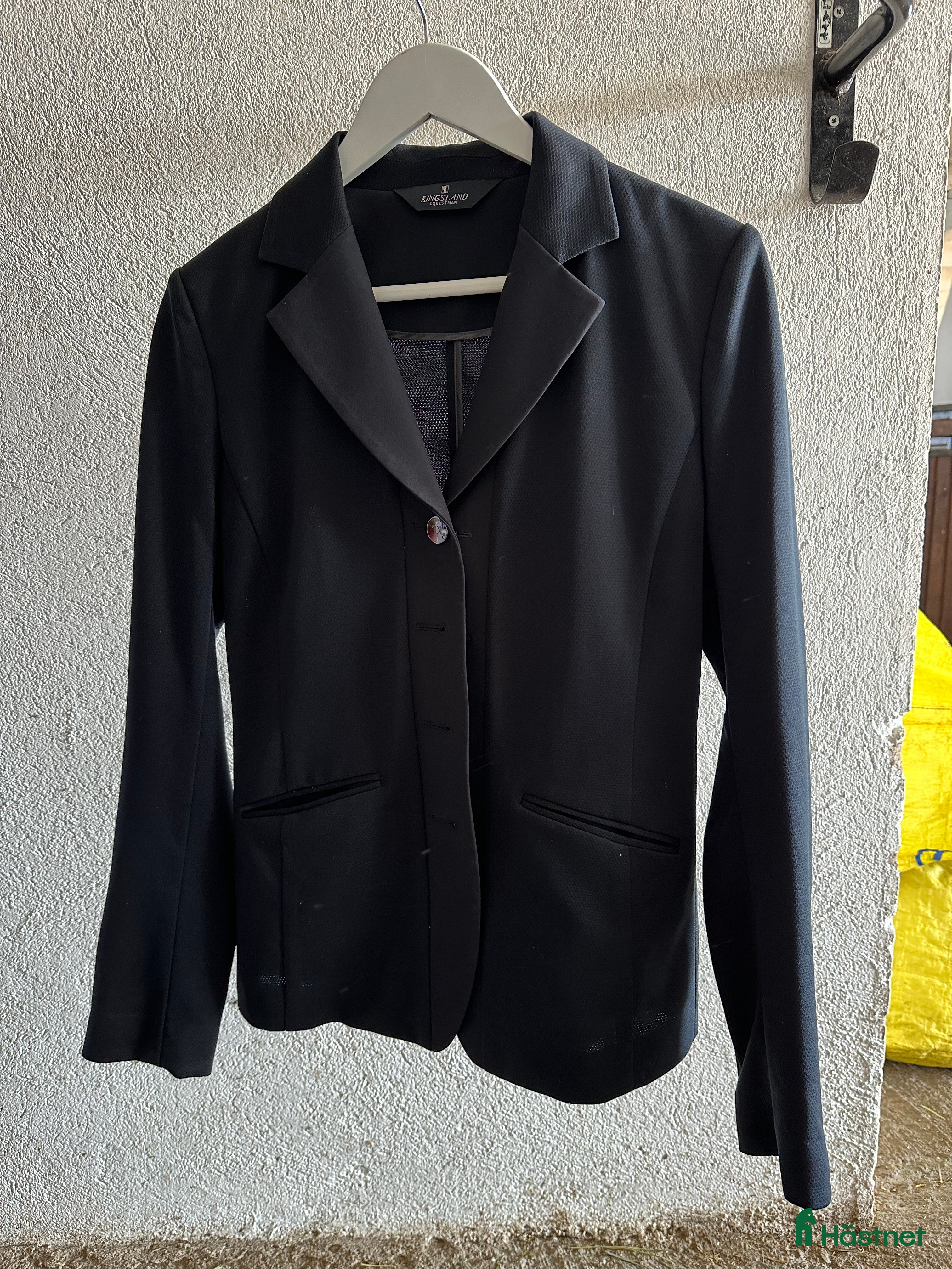 Jackor & Kavajer ryttarutrustning till salu: Kavajer och ridbyxor  i Stockamöllan - Annons 9