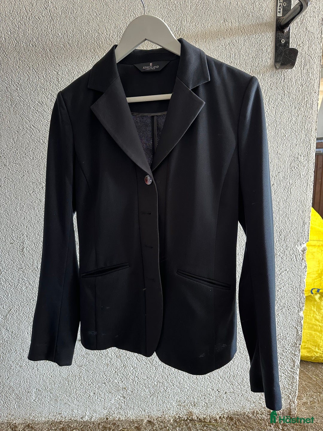 Jackor & Kavajer ryttarutrustning till salu: Kavajer och ridbyxor  i Stockamöllan - Annons 1