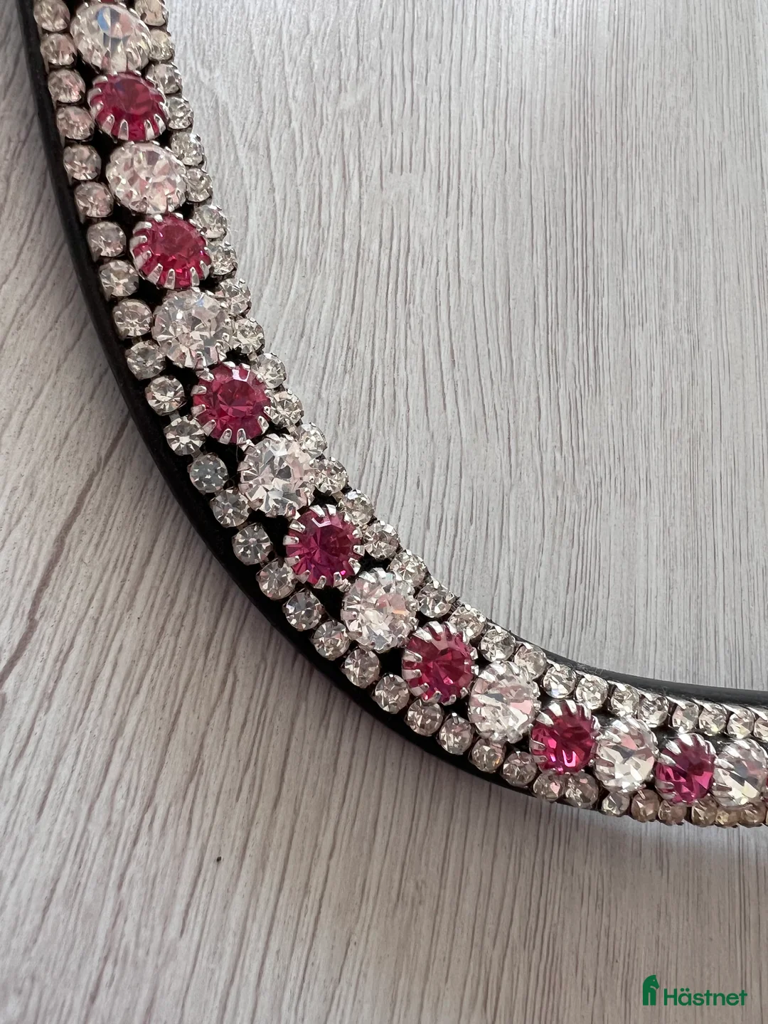 Träns hästutrustning till salu: Rosa/silver blingpannband i Hudiksvall - Annons 1