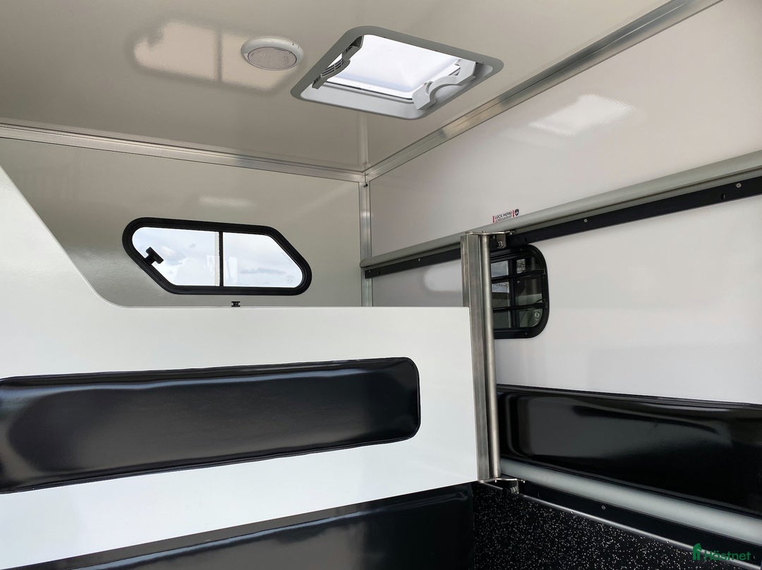 Hästlastbilar  fordon & transport till salu: PARAGAN EXCELSION 5 - 5 säten med låg skatt!  i Köping - Annons 5