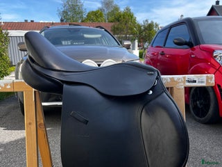 Sadlar hästutrustning till salu: Fairfield hoppsadel i Stallarholmen - Annons 3