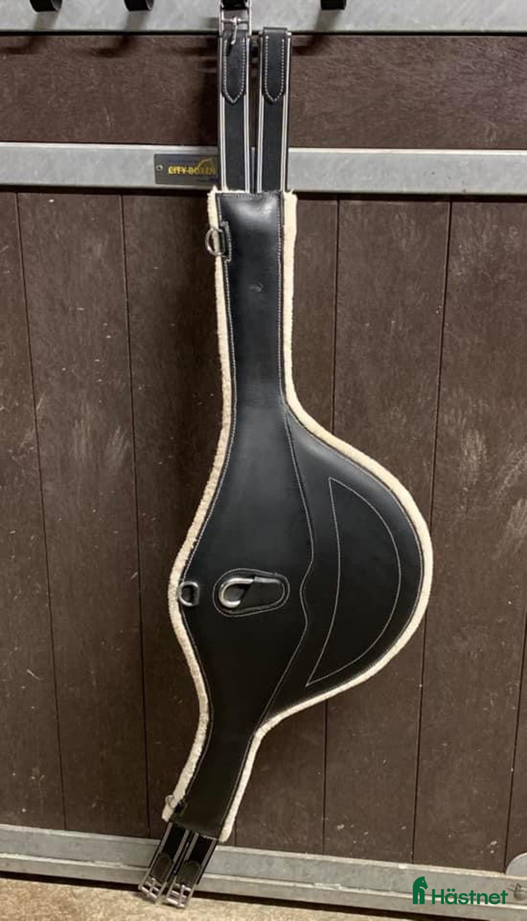 Sadeltillbehör hästutrustning till salu: Magplatta i Olofstorp - Annons 1