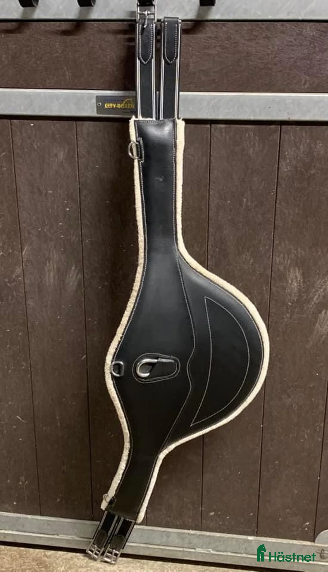 Sadeltillbehör hästutrustning till salu: Magplatta i Olofstorp - Annons 1