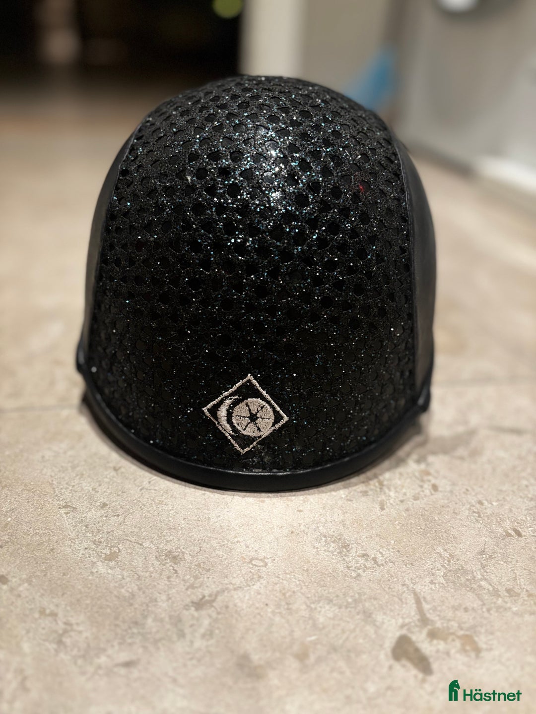 Hjälmar ryttarutrustning till salu: Charles owen storlek 58 - Annons 2