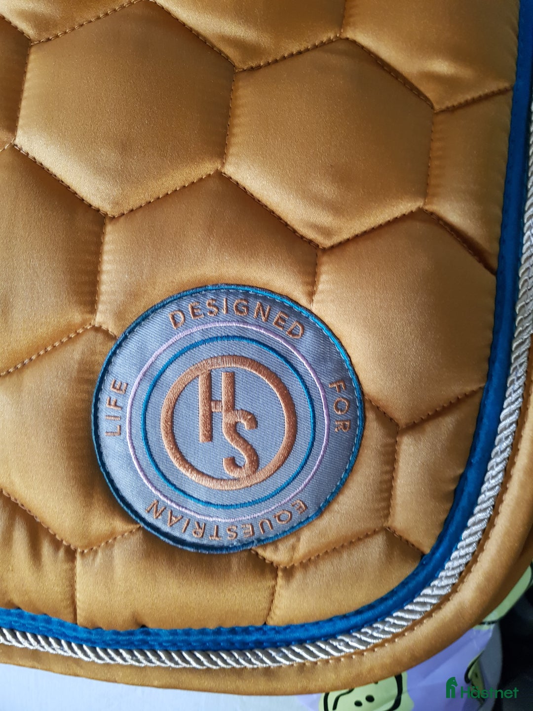 Schabrak & Vojlockar hästutrustning till salu: Hansbro sport Golden schabrak dr pony i Söråker - Annons 2