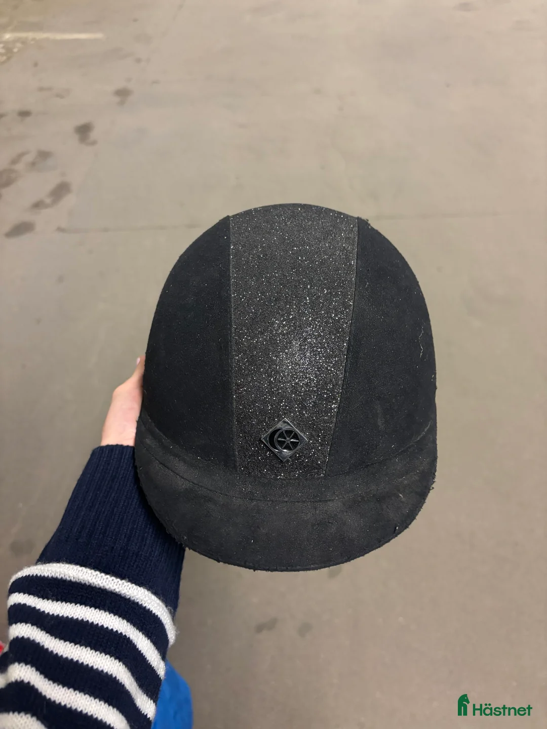 Hjälmar ryttarutrustning till salu: Charles owen hjälm i Stockholm - Annons 1