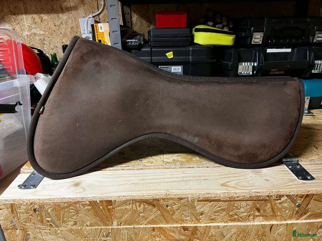 Sadeltillbehör hästutrustning till salu: Memoryfoam padd i Kvicksund - Annons 1