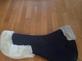 Schabrak & Vojlockar hästutrustning till salu: Sadelpadd kentucky memory foam i Nyköping - Annons 1