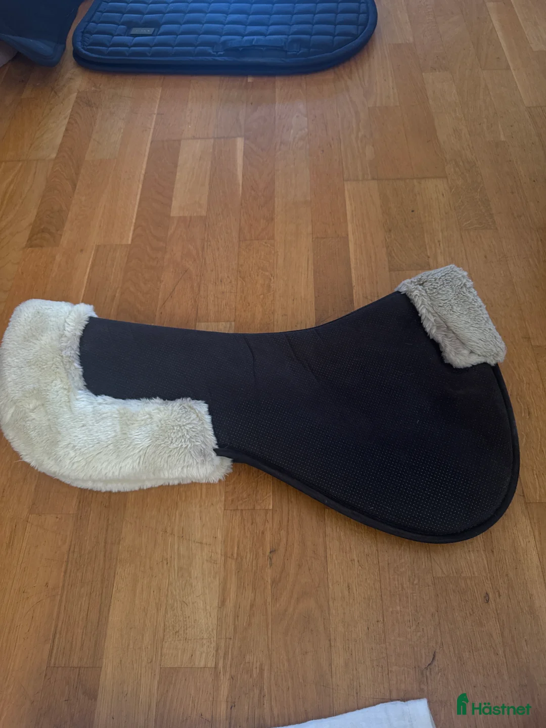 Schabrak & Vojlockar hästutrustning till salu: Sadelpadd kentucky memory foam i Nyköping - Annons 1