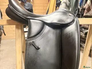 Sadlar hästutrustning Lippo dressyrsadel - Annons 1