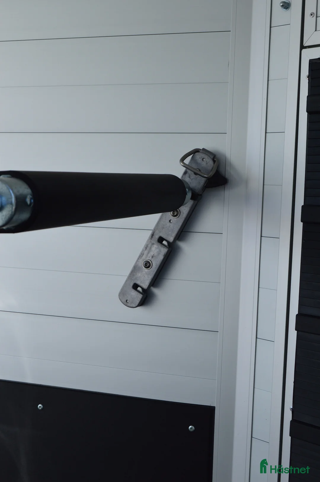 Hästtransporter  fordon & transport till salu: Humbaur Notos 2400 Fronutlastning i Kvicksund - Annons 2