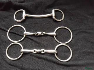 Bett hästutrustning Bett säljes 100 kr per bett - Annons 1