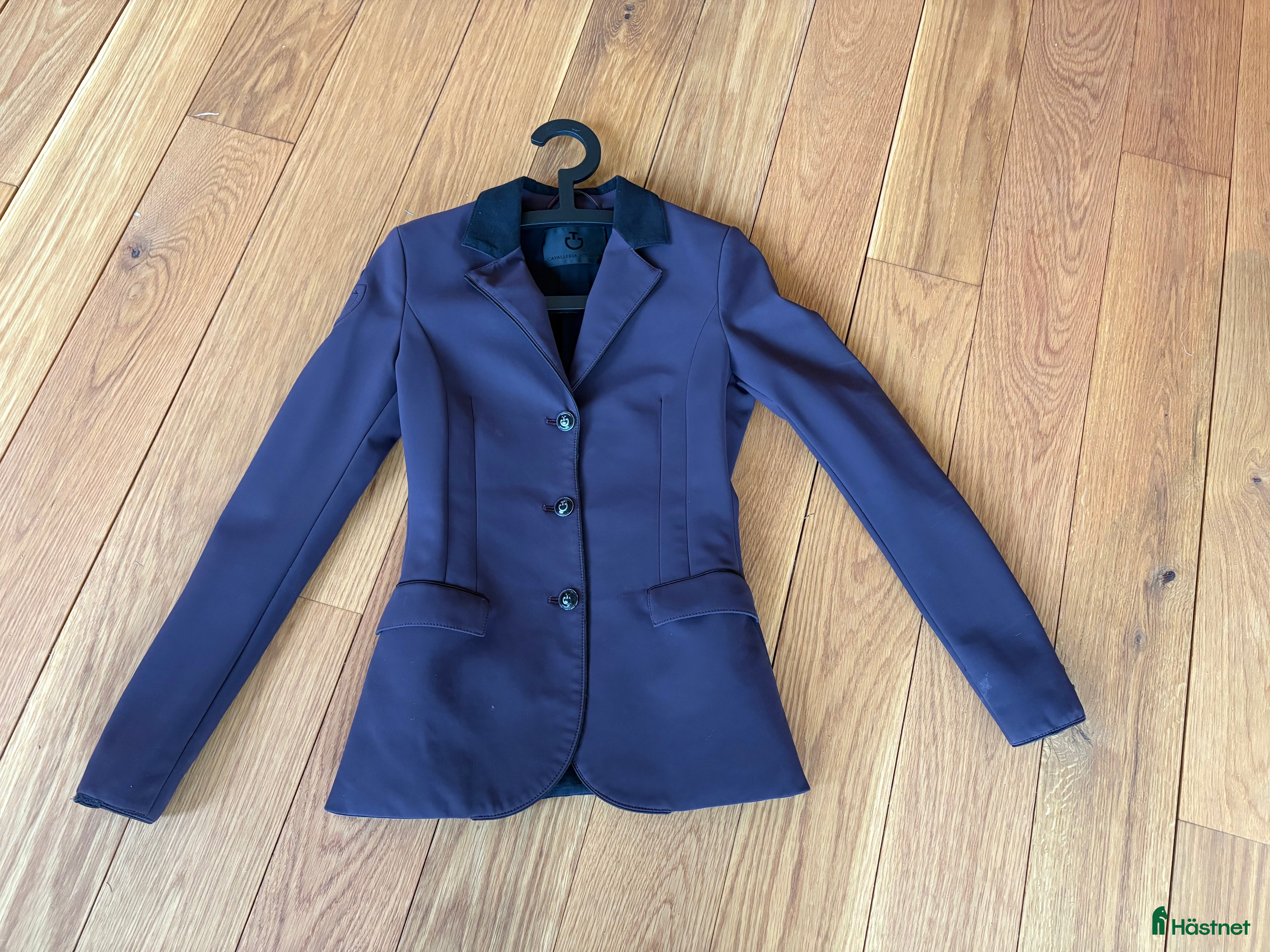 Jackor & Kavajer ryttarutrustning till salu: Tävlingskavaj CT plommon/aubergine i Limhamn - Annons 17