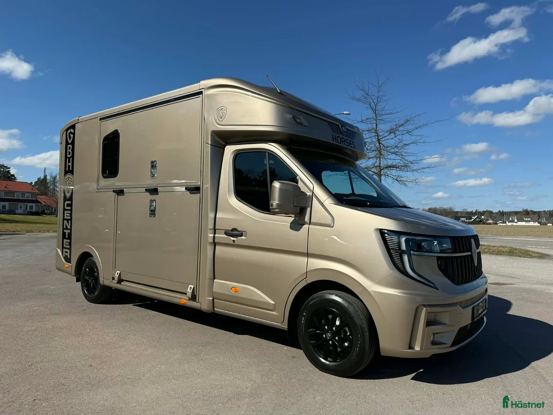 Hästlastbilar  fordon & transport till salu: PARAGAN EQUISTAR 3XL STUTERI  - Annons 1