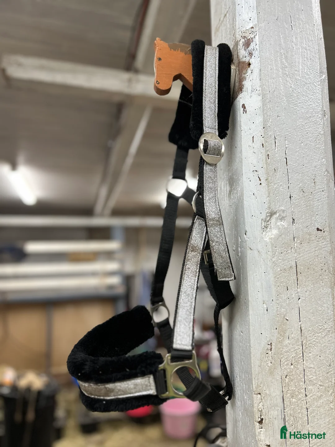 Övrig Hästutrustning hästutrustning till salu: Glittrig svart grimma X-full i Trelleborg - Annons 2