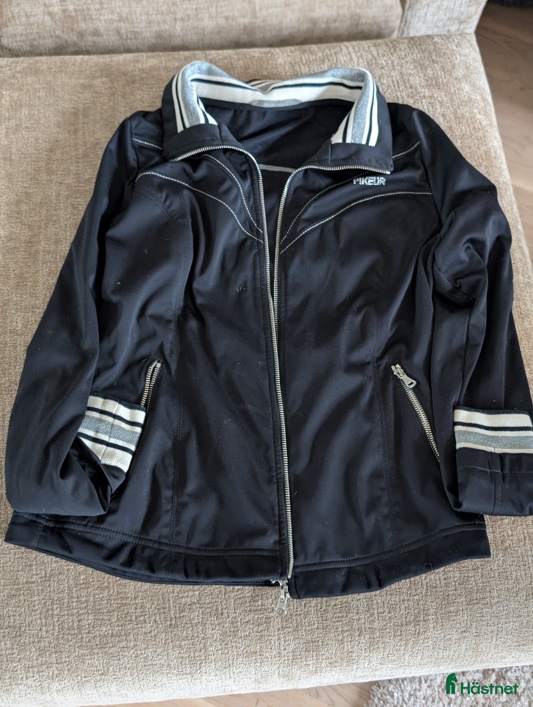 Jackor & Kavajer ryttarutrustning till salu: Pikeurväst i Nyköping - Annons 3