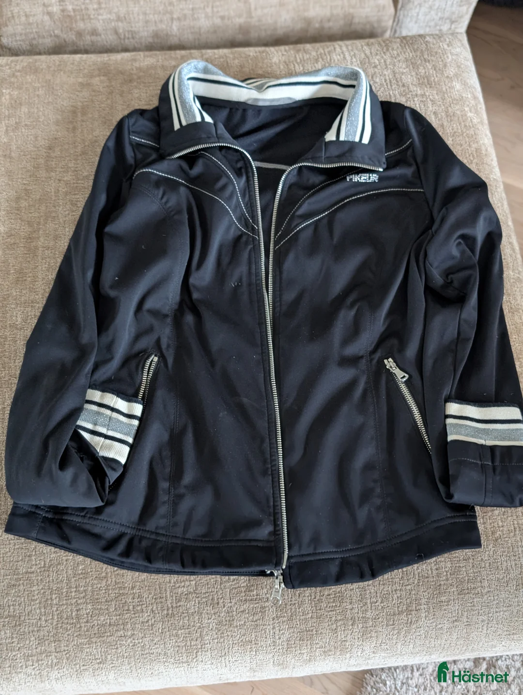 Jackor & Kavajer ryttarutrustning till salu: Pikeurväst i Nyköping - Annons 3