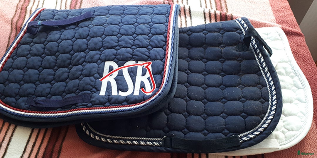 Schabrak & Vojlockar hästutrustning till salu: 2 blå ponny schabraK- 40 kr tillsammans i Tomelilla - Annons 2