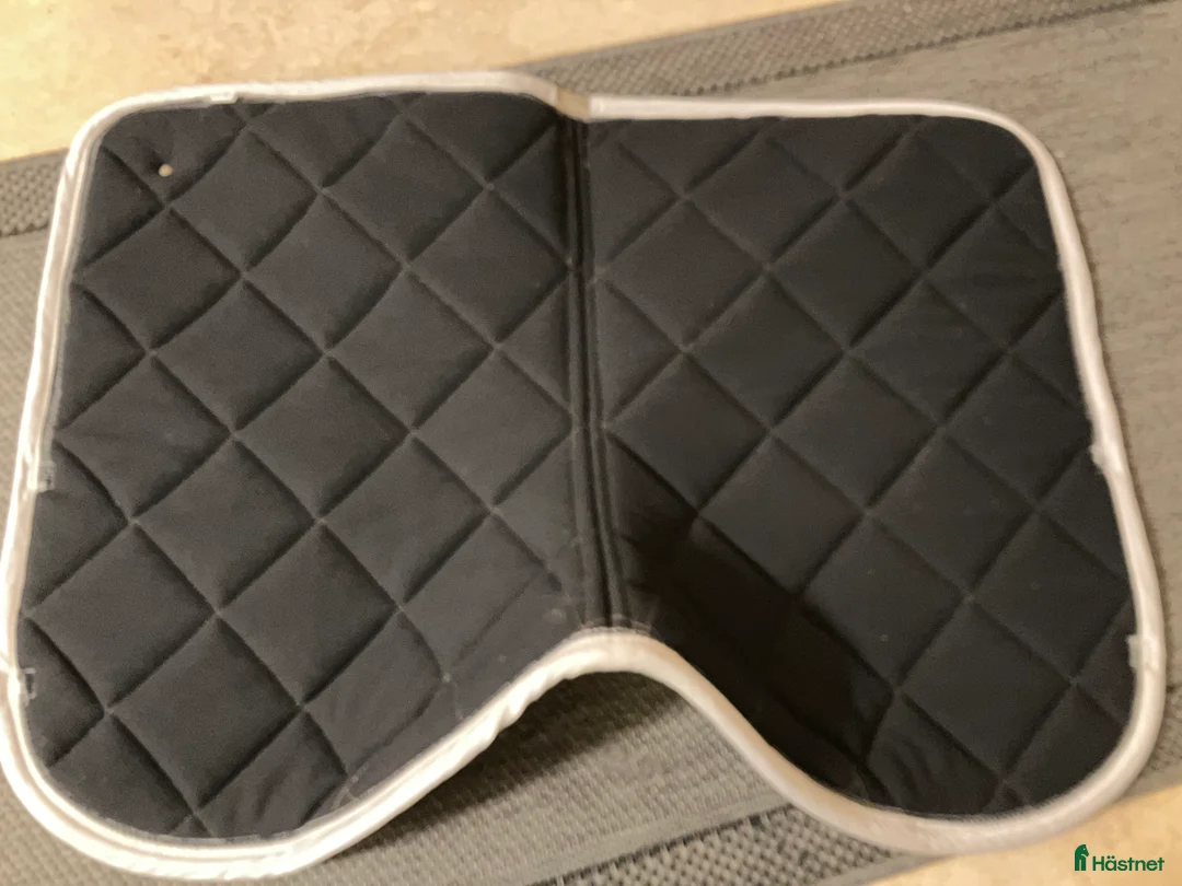 Sadeltillbehör hästutrustning till salu: Ps of sweden schabrak  - Annons 4